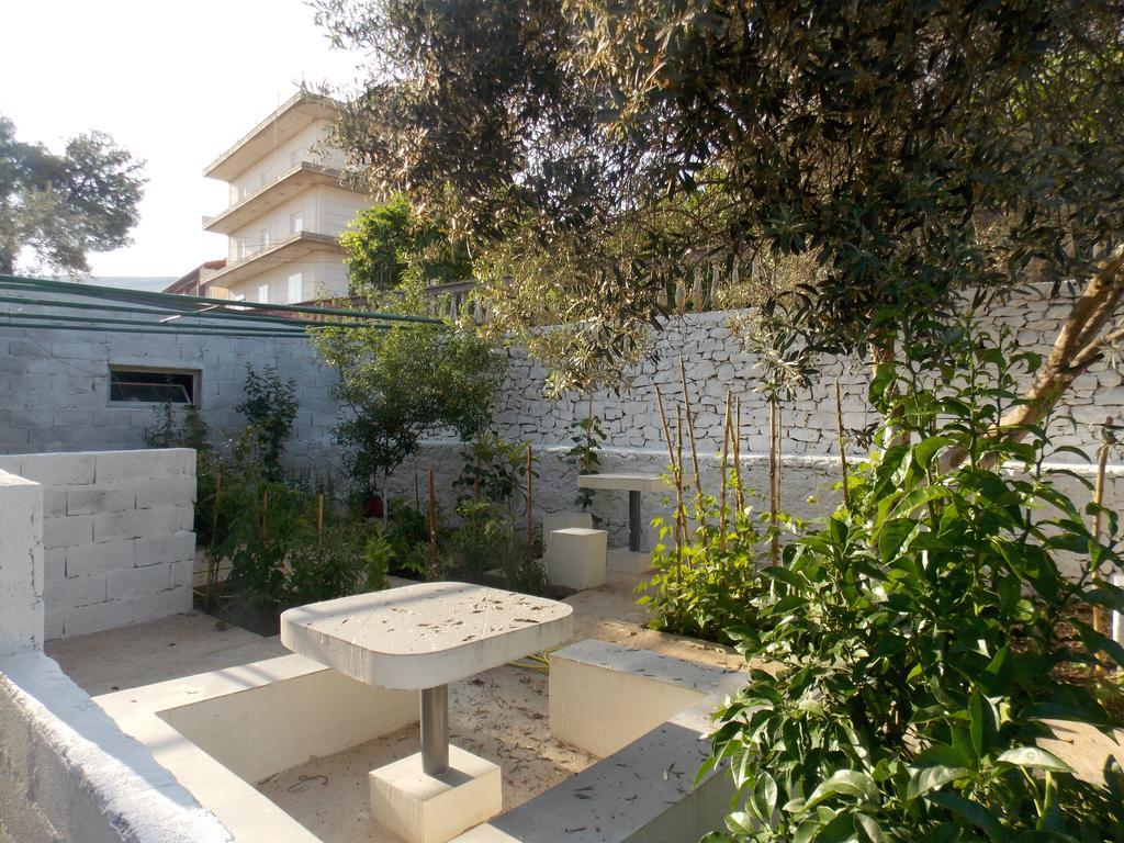 Guest House Vila Bega Sarandë Exterior foto